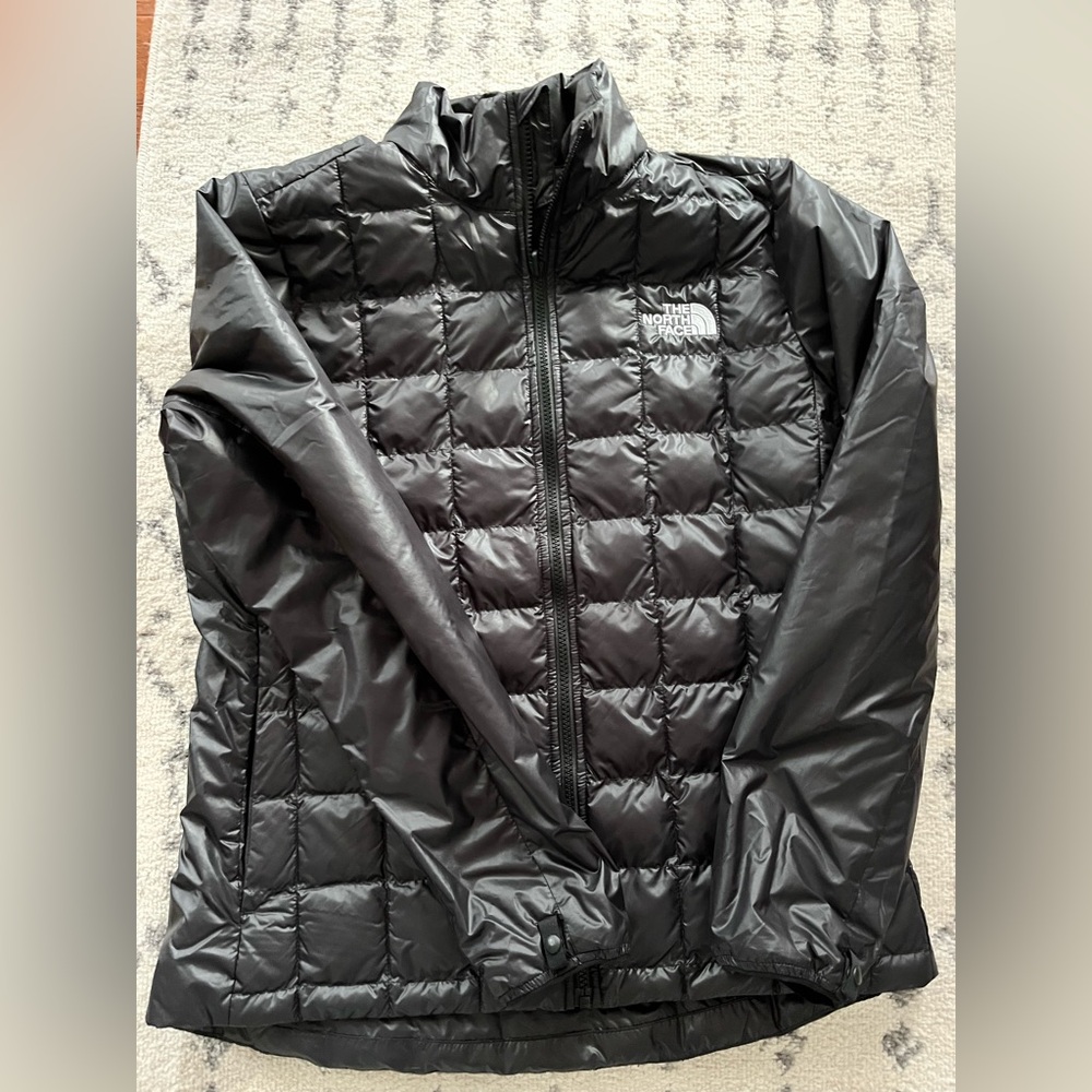 North face women’s large, puffer. Barely used if at all.